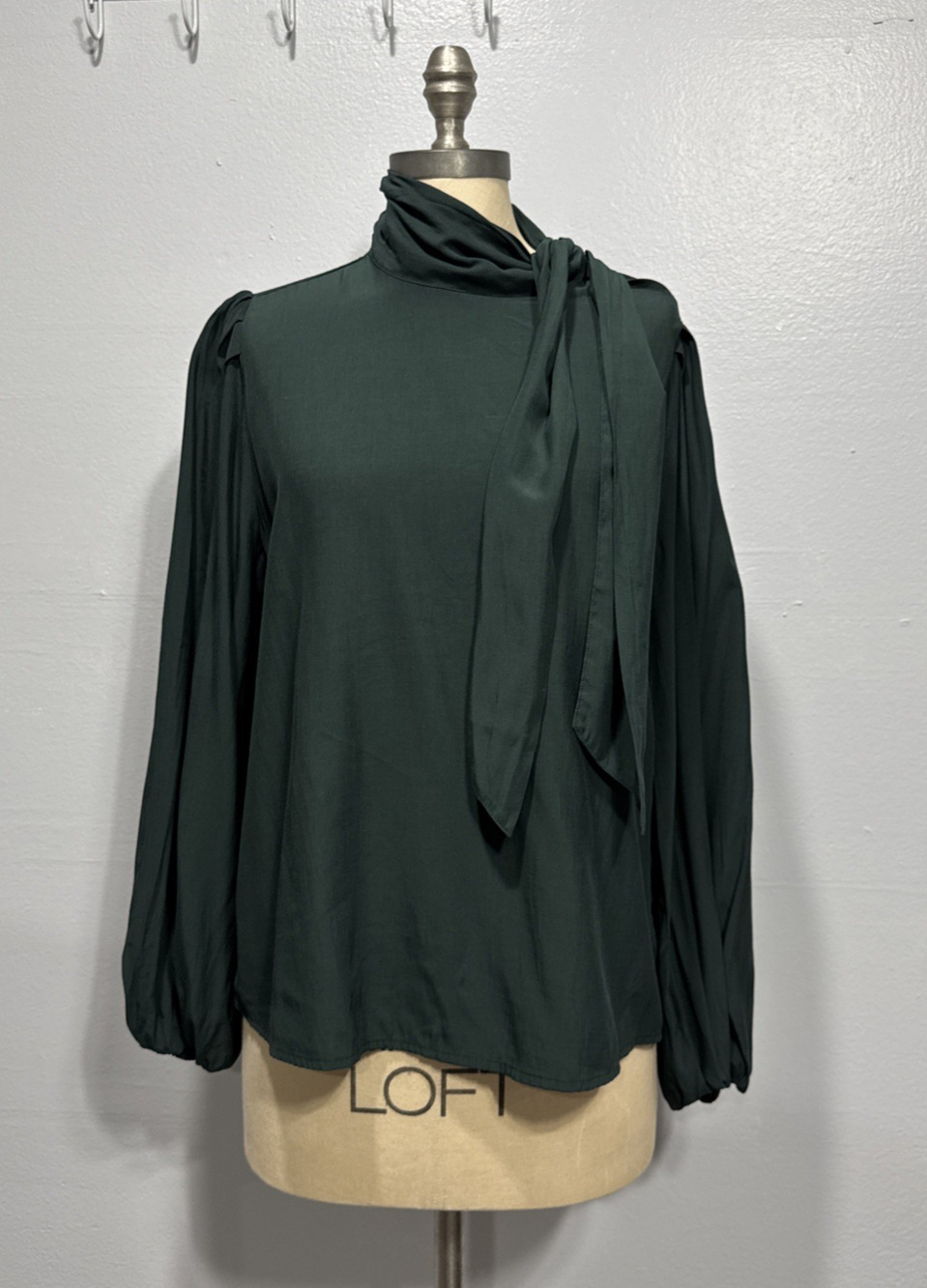 Prologue Tie Neck Blouse Womens M Green Long Sleeves Elegant Flatering Top